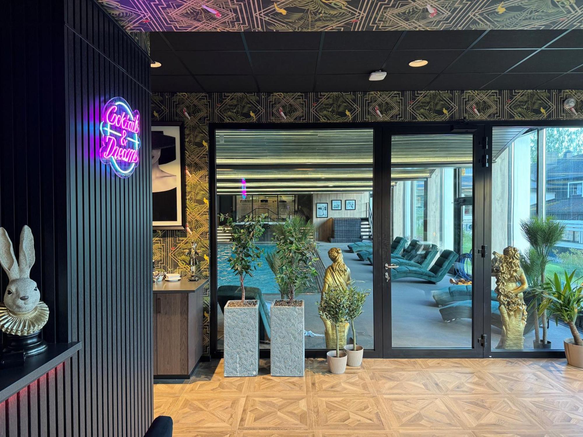 Hotel & - Unike